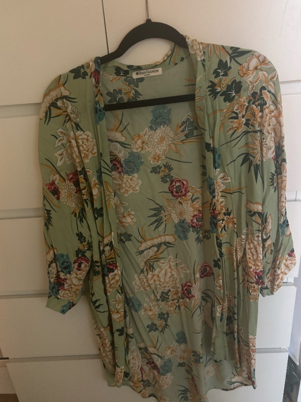 Riah Fasion Floral Shawl Sz M